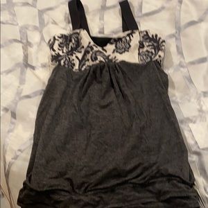 Lululemon size 4 black athletic top w/ sports bra